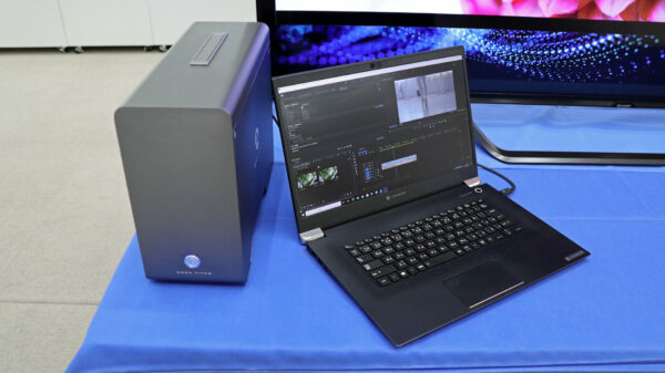 8K映像編集PCシステム ＜NVIDIA® Quadro RTX™ 4000搭載GPU BOX＞（左）と＜dynabook Z95＞