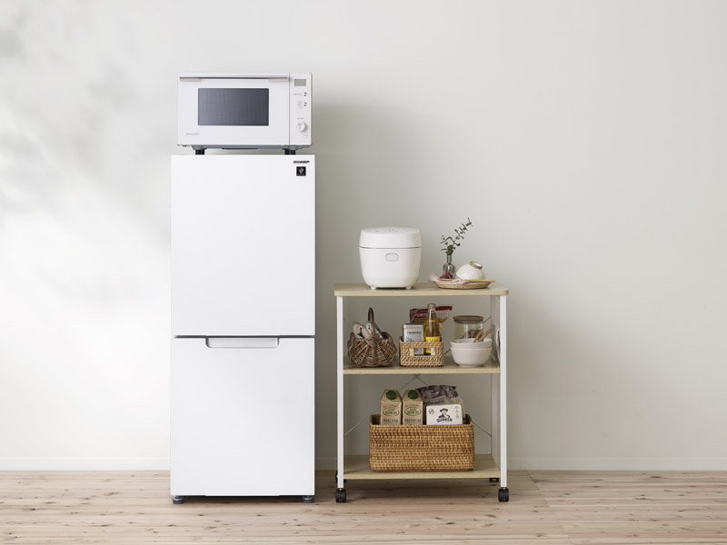 メタルと木目調の新しいデザインの冷蔵庫が登場！キッチン家電を